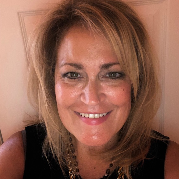 Meet your Posher, Sandra - Picture 1 of 1